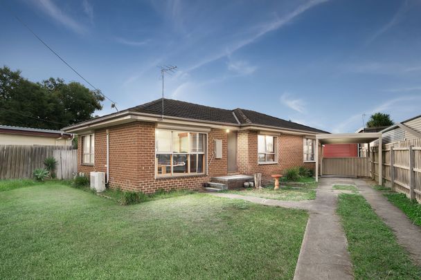 4 Kingsford Avenue, Melton South. - Photo 1