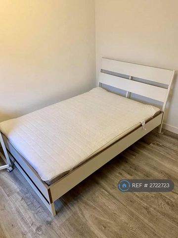 3 bedroom flat to rent - Photo 4