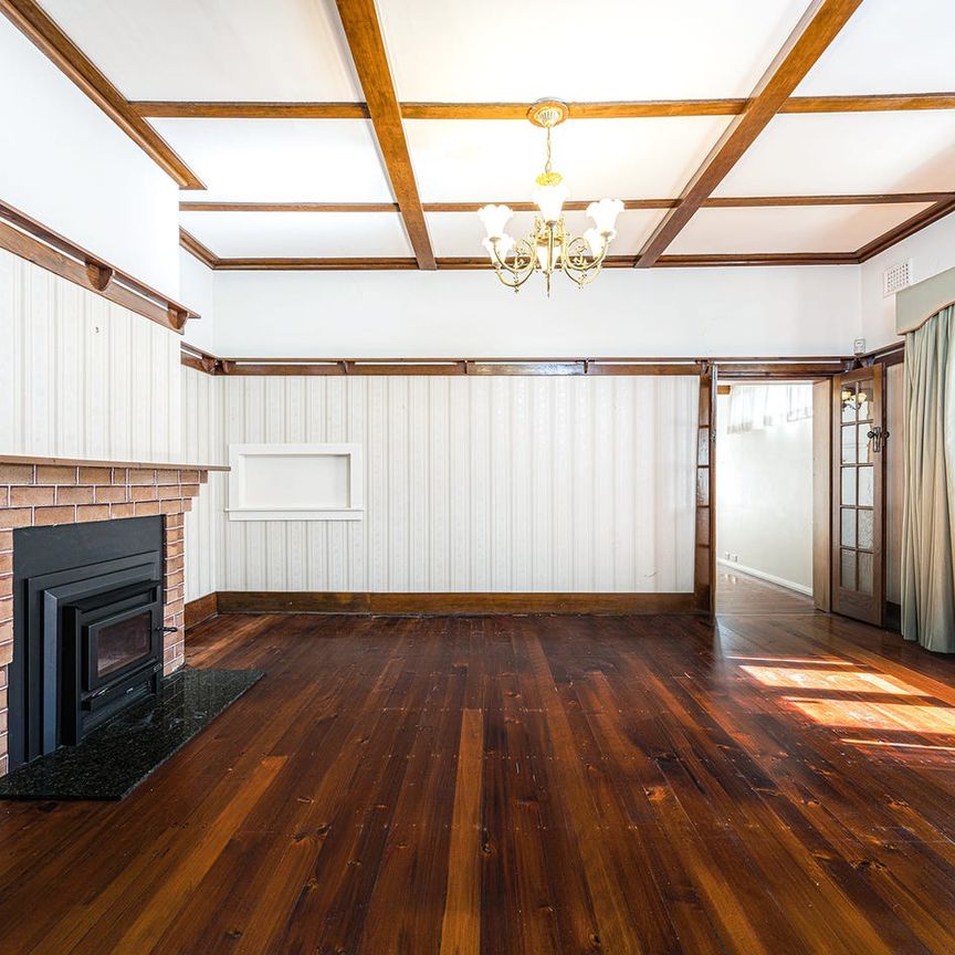 Charming period home in premier east side location - Photo 1