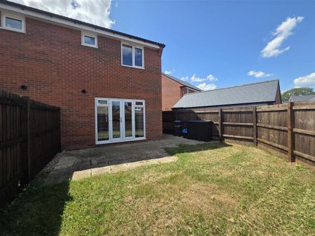 2 bedroom semi-detached house to rent - Photo 3