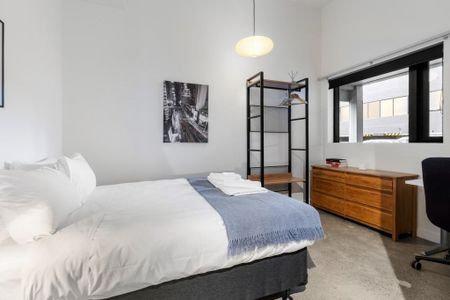 Brilliant location + NY feel - Photo 4