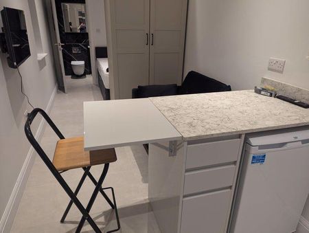 Property to rent - Photo 3