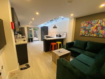 5 bedroom terraced house to rent - Photo 2