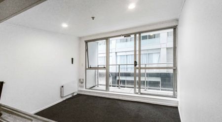 Two Bedroom City Apartment! - Photo 4