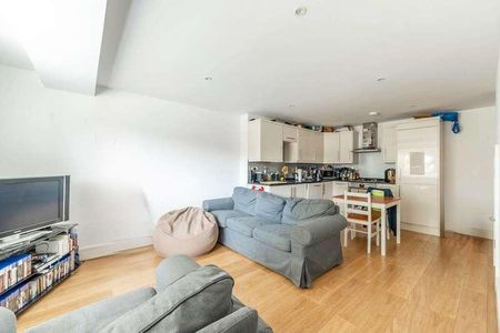 Garden Court, Stanmore, HA7 - Photo 3