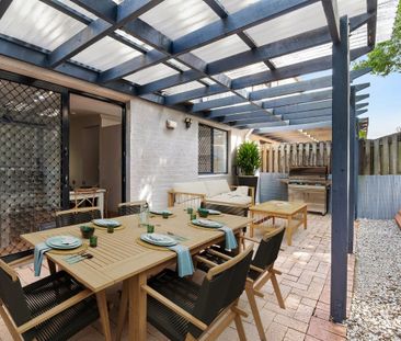 Contemporary Split-Level Townhouse in the Heart of Kelvin Grove! - Photo 2