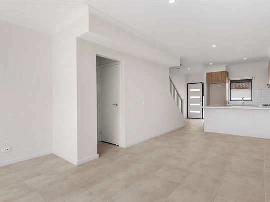 Family Friendly - 3 Bedroom, 2 Bathroom Townhouse - Photo 1