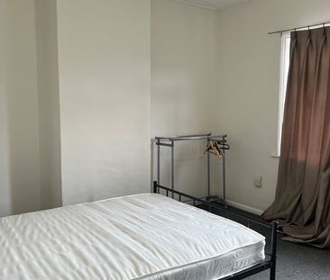 Room in a Shared Flat, Old Shoreham Road, BN3 - Photo 1