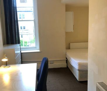 1 bedroom in a house share to rent - Photo 6