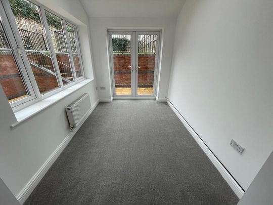 4 bedroom semi-detached house to rent - Photo 1