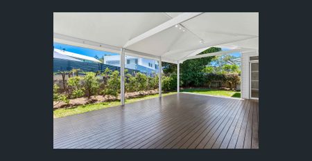 Renovated 4-Bedroom Family Home in One of Southport’s Best Streets - Photo 5