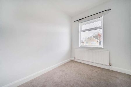 Whitworth Close, Gosport, PO12 - Photo 2