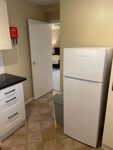 Studio Flat, Montague Road, SW19 - Photo 5