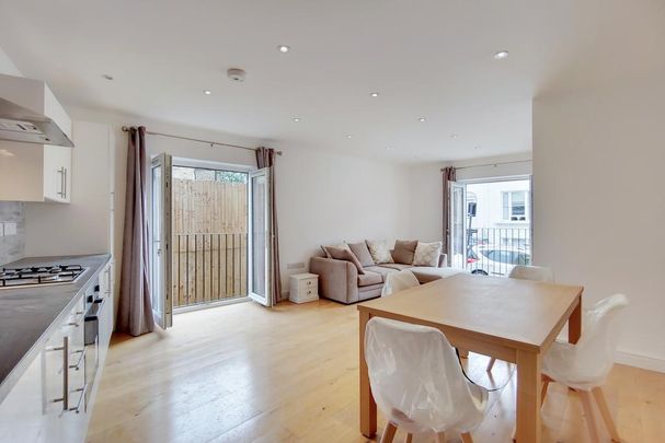 2 bedroom flat to rent - Photo 1