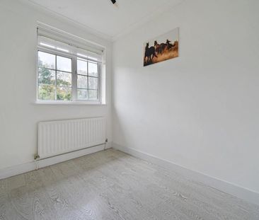 , Guildford - 3 bedrooms Property for lettings - Seymours - Photo 3