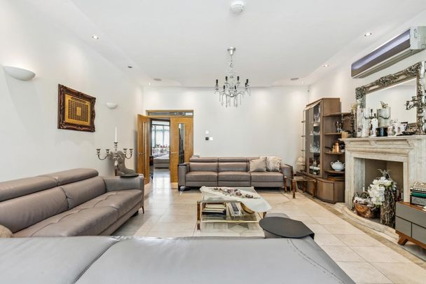 7 bedroom house in London - Photo 1