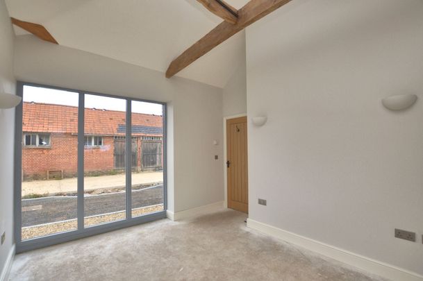 Melton Constable - Photo 1