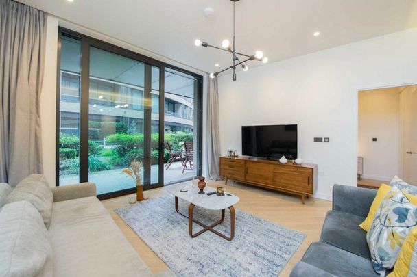 Wood Crescent, White City, W12 - Photo 1