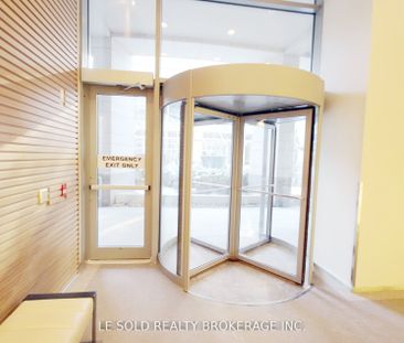 Quantum North Tower Lofts , #1502 Room - Photo 5