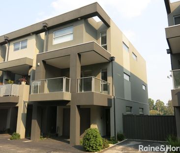 7/13 Greville Street, Caroline Springs, VIC 3023 - Photo 2