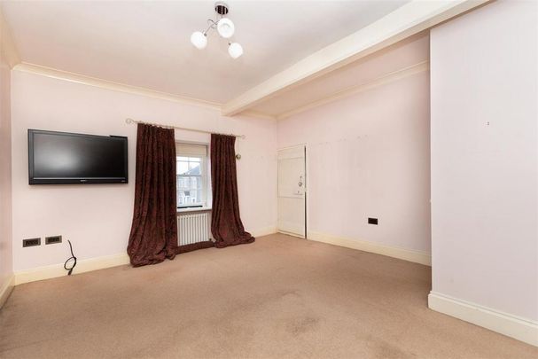 5 bedroom detached house to rent - Photo 1