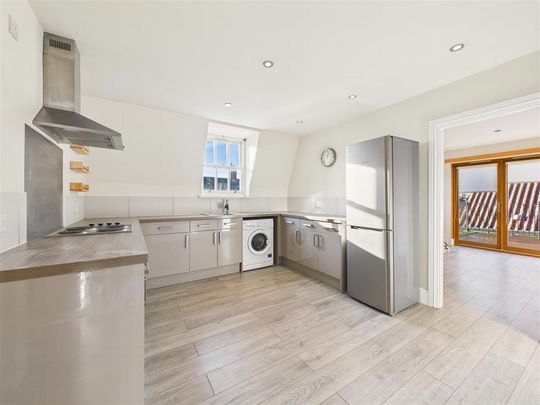 2 bedroom flat to rent - Photo 1