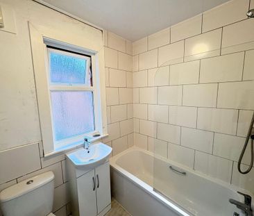 3 bedroom terraced house to rent - Photo 6