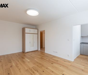 Pronájem bytu 1+kk a garsoniéry 28 m², Brechtova 827, Praha - Fotografie 1
