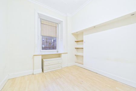 3 bedroom flat to rent - Photo 4