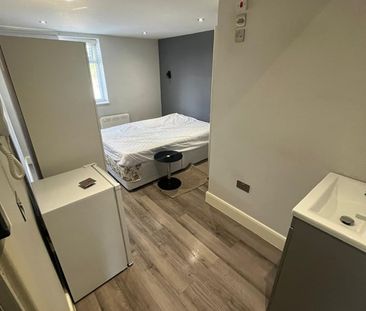 Studio Flat, Northborough Road, SW16 - Photo 3