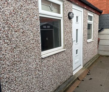 Bedsit, Manley Road, M21 - Photo 5