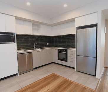 SUPERBLY PRESENTED MODERN APARTMENT WITH RESORT STYLE FACILITIES - Photo 6