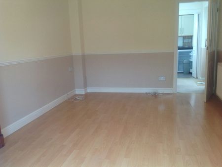 Semi-detached house to rent on - Photo 3