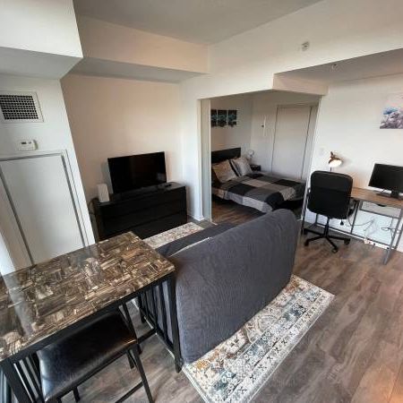 Stylish 1 Bed, 1 Bath with Private Roof Top Patio and Air Conditioning - Photo 1