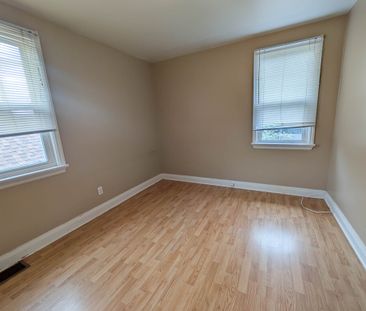 All Inclusive 2 Bedroom Upper Unit in St. Catharines!! - Photo 2