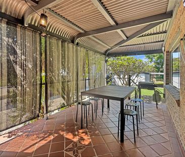 THE PERFECT FAMILY HOME IN THE HEART OF SEFTON HIGH SCHOOL ZONE! - Photo 4