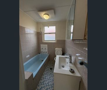 Neat & Tidy 2 bedroom Ground Floor Unit - Photo 4