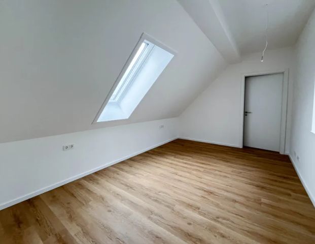 Neubau-Dachgeschosswohnungen mit Fahrstuhl - Photo 1