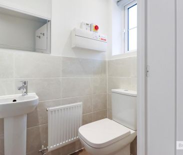 2 bedroom semi-detached house to rent - Photo 5