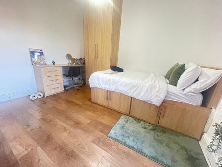 8 bedroom townhouse to rent - Photo 3