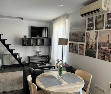 Ático duplex con terraza en el corazón de Madrid: luz, estilo y vid... - Photo 1