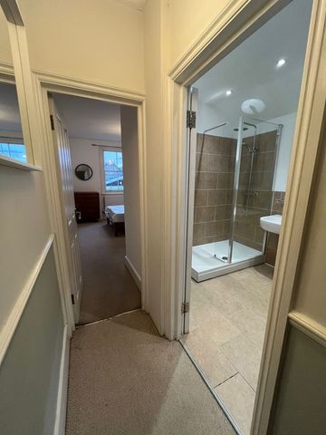 Room in a Shared House, Scawen Road, SE8 - Photo 3