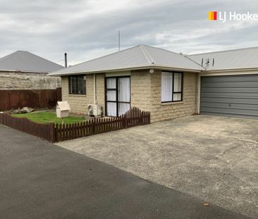 Tidy St Kilda Townhouse - Photo 3