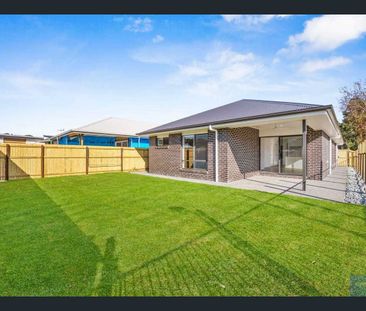 🏡 30 Mahogany Street, Burpengary – Modern Family Living in a Conven... - Photo 4