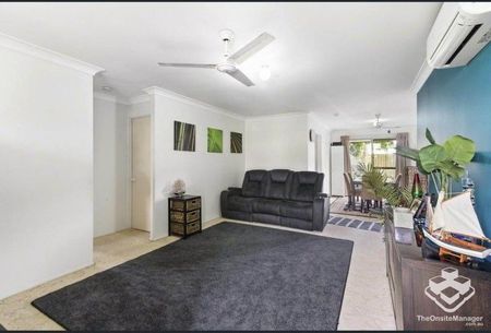 GREAT SINGLE STORAGE HOME! - Photo 4