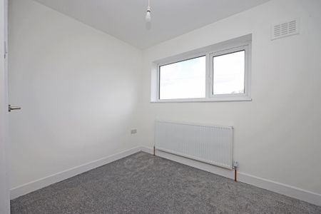 4 bedroom detached house to rent - Photo 4