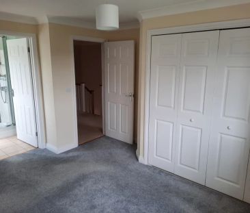 3 bedroom end of terrace house to rent - Photo 2