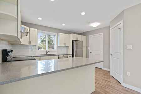 Edmonton Unfurnished townhouse Rental in Kingsway - 3 Bedroom Townhome with Modern Upgrades! - Photo 3