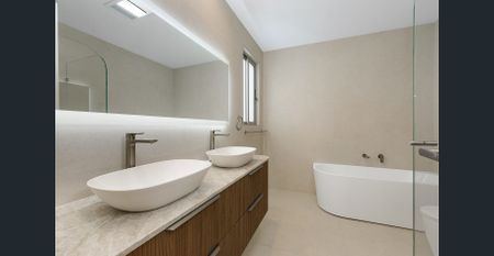 Grand Scale Detached Duplex - Photo 5