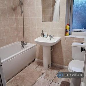 3 bedroom detached house to rent - Photo 2